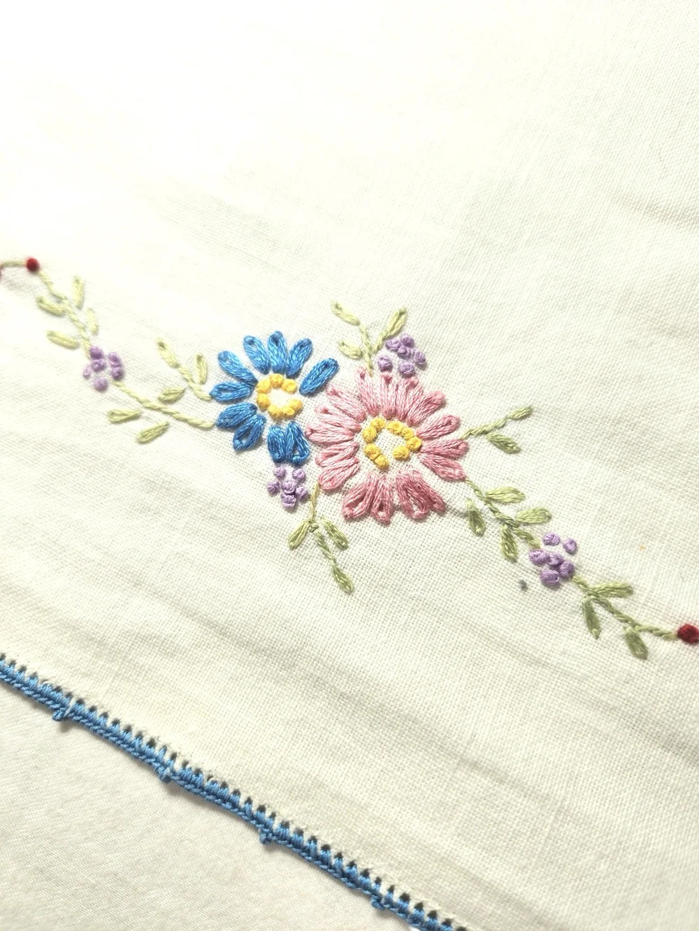 Vintage Hand Embroidered Linen Table Runner Dresser Scalloped Edge Blue Pink